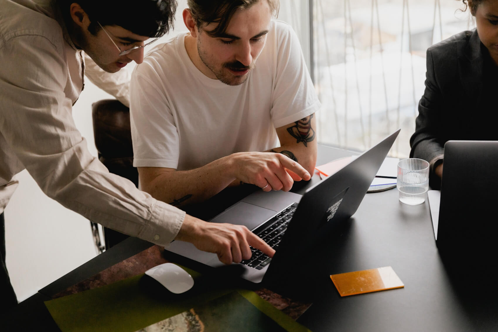 trendy-guy-computer People gathered around laptop